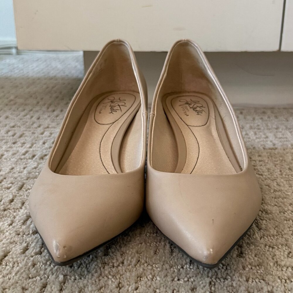 Life Stride Soft System Pretty Nude Beige Pointed Toe Kitten Heel Pumps Sz 10M